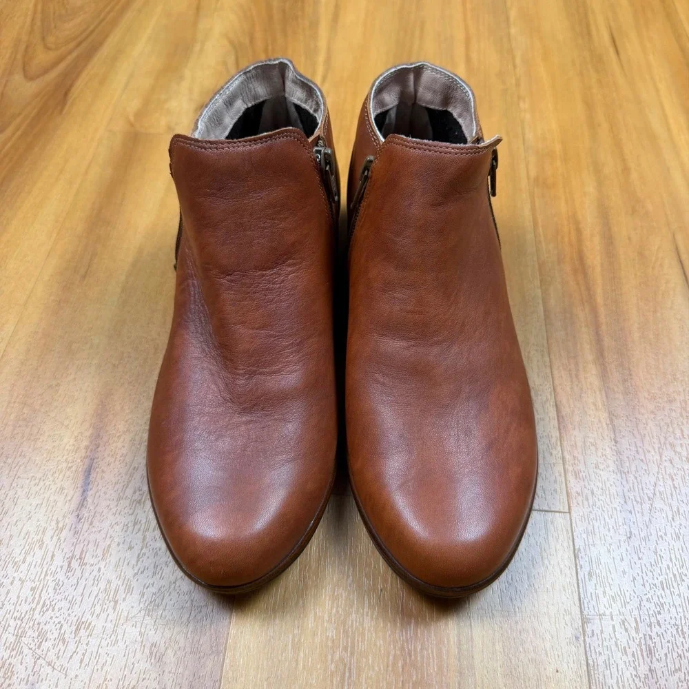 Naot Women Brown Leather Ankle Boots Side Zip Low Stacked Heel Shoes Size 38 L7